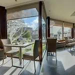 Le Cote 4* Waterloo