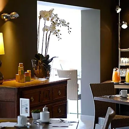 Le Côté Hotel Waterloo
